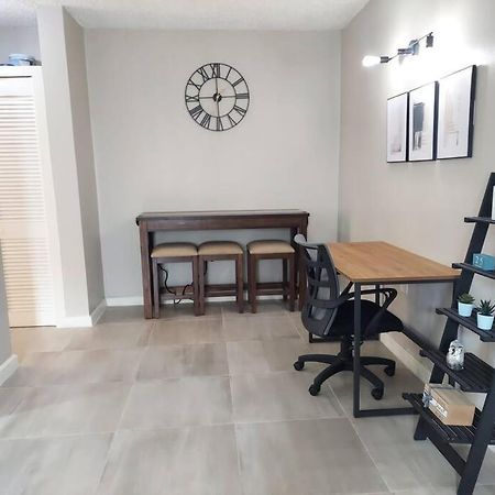 Modern Apartment At The Worthington Кінгстон Екстер'єр фото